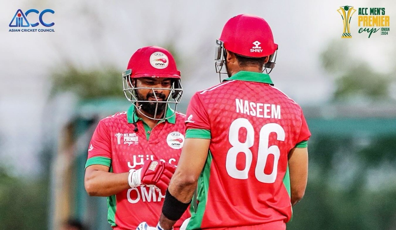 यूएईलाई ९ विकेटले हराउँदै ओमान सेमिफाइनल नजिक
